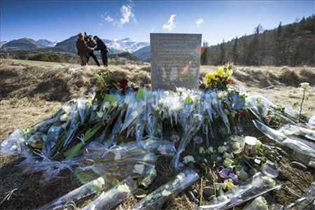 Monumento en homenaje a las víctimas del vuelo de Germanwings El copiloto de Germanwings ensayó la maniobra de suicidio